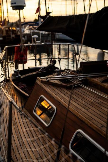 The Captains Locker - 30Ft Yacht 圣米格尔德阿沃纳 外观 照片