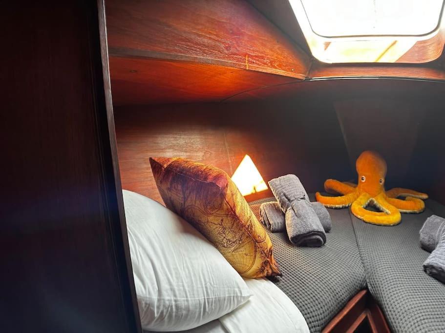 The Captains Locker - 30Ft Yacht 圣米格尔德阿沃纳 外观 照片